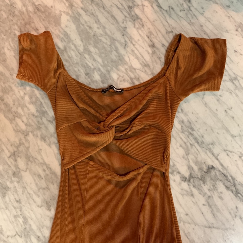 Keyhole front bodycon. - Picture 3 of 4